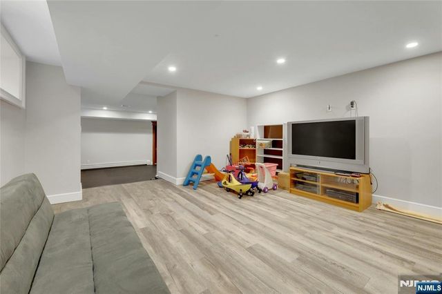 292 MAPLE Street, Englewood, NJ 07631