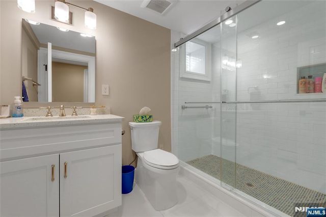 292 MAPLE Street, Englewood, NJ 07631