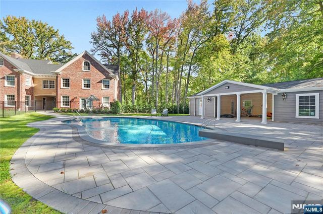 292 MAPLE Street, Englewood, NJ 07631