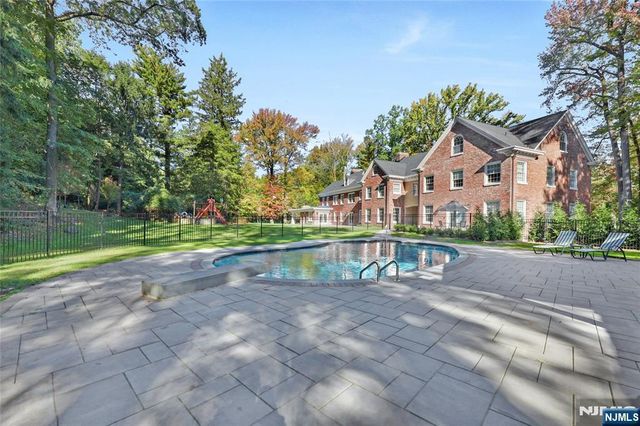 292 MAPLE Street, Englewood, NJ 07631