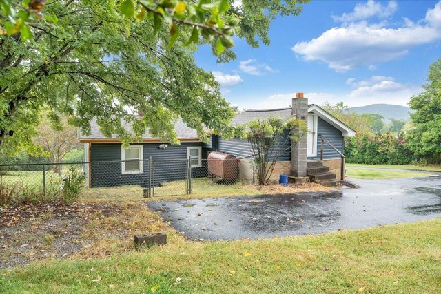 4515 Yellow Mountain RD, Roanoke, VA 24014