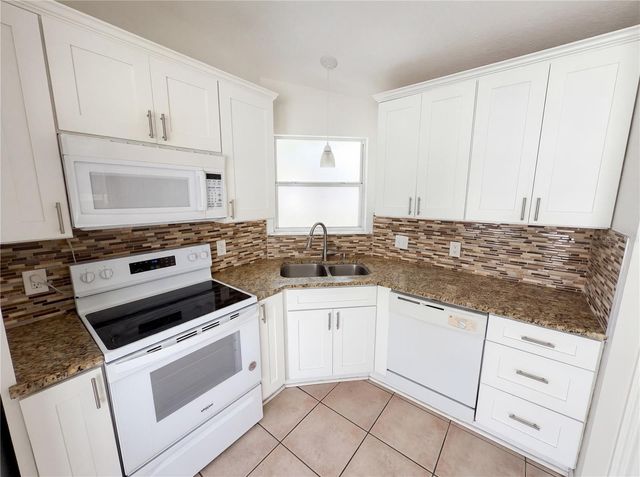 9814 DEAN COVE LANE, Orlando, FL 32825