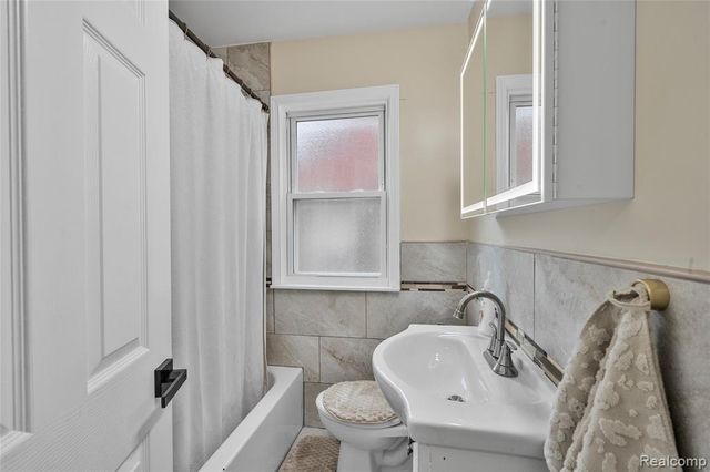 6847 Theisen Street, Dearborn, MI 48126