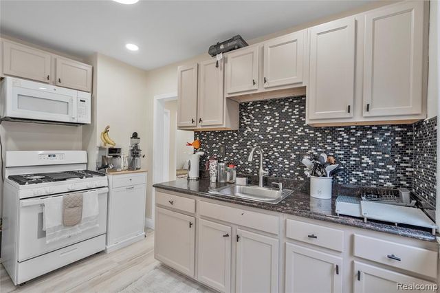6847 Theisen Street, Dearborn, MI 48126