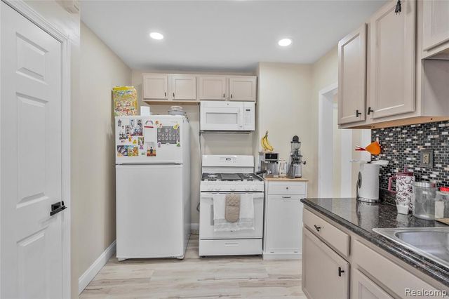 6847 Theisen Street, Dearborn, MI 48126