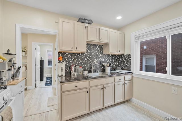 6847 Theisen Street, Dearborn, MI 48126