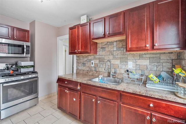 6847 Theisen Street, Dearborn, MI 48126
