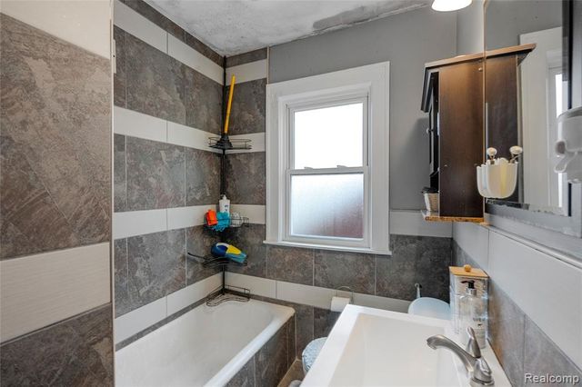 6847 Theisen Street, Dearborn, MI 48126