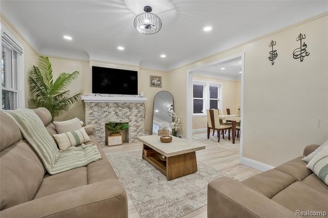 6847 Theisen Street, Dearborn, MI 48126