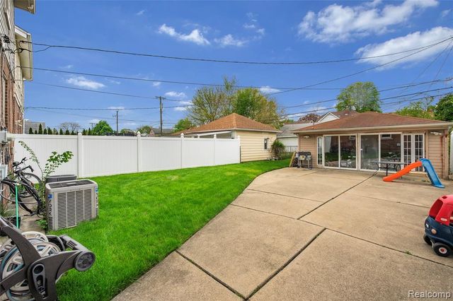 6847 Theisen Street, Dearborn, MI 48126