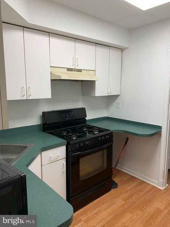 Image 10 of property listing at 1504 N ELLWOOD AVE, Baltimore, MD 21213