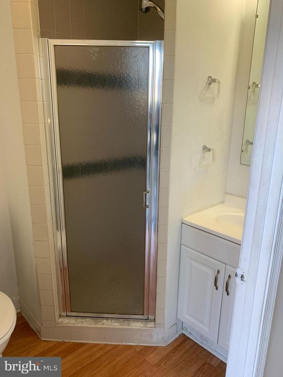 Image 12 of property listing at 1504 N ELLWOOD AVE, Baltimore, MD 21213