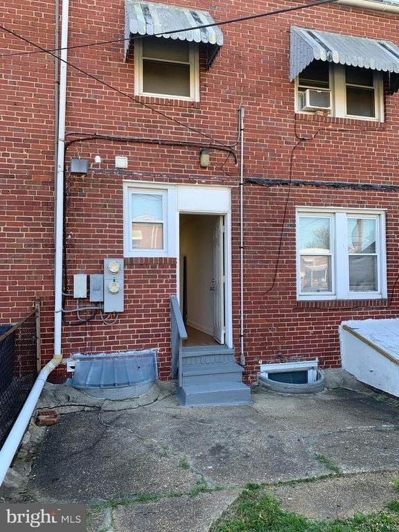 Image 14 of property listing at 1504 N ELLWOOD AVE, Baltimore, MD 21213