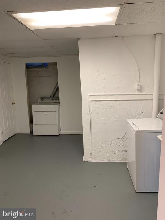 Image 16 of property listing at 1504 N ELLWOOD AVE, Baltimore, MD 21213