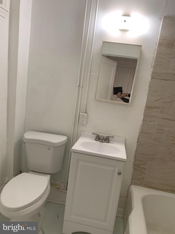Image 17 of property listing at 1504 N ELLWOOD AVE, Baltimore, MD 21213