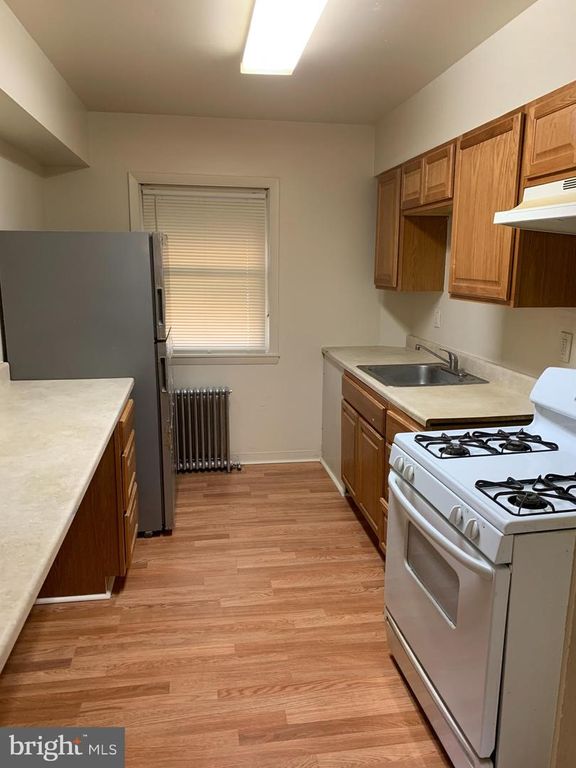 Image 23 of property listing at 1504 N ELLWOOD AVE, Baltimore, MD 21213