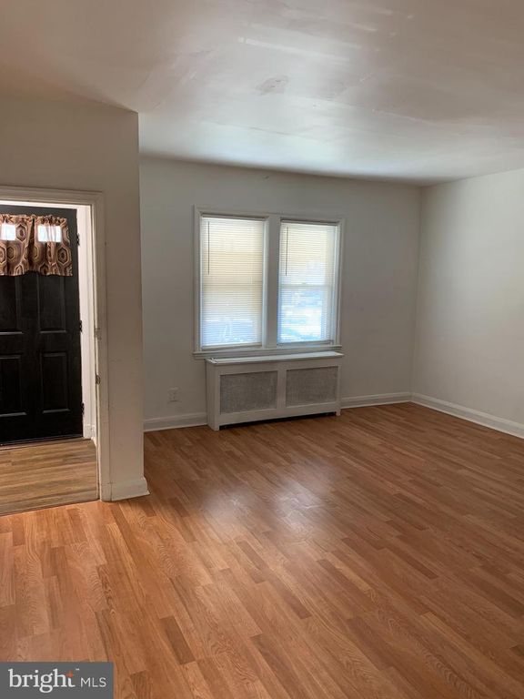 Image 4 of property listing at 1504 N ELLWOOD AVE, Baltimore, MD 21213