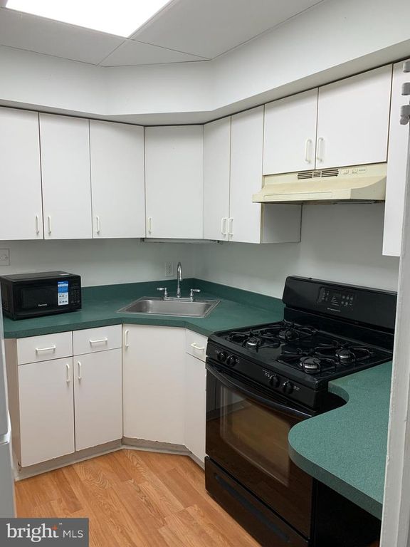 Image 8 of property listing at 1504 N ELLWOOD AVE, Baltimore, MD 21213