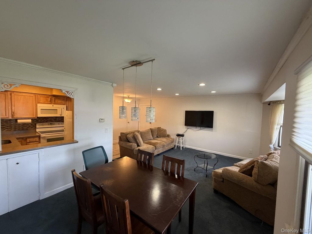 18L Hastings Court, Yorktown Heights, NY 10598 — photo 2