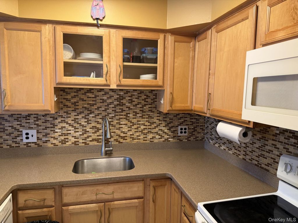 18L Hastings Court, Yorktown Heights, NY 10598 — photo 3