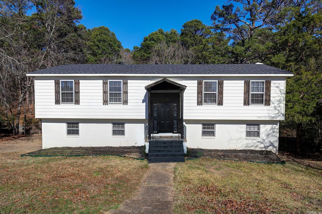 12620 Southridge Drive, Little Rock, AR 72212