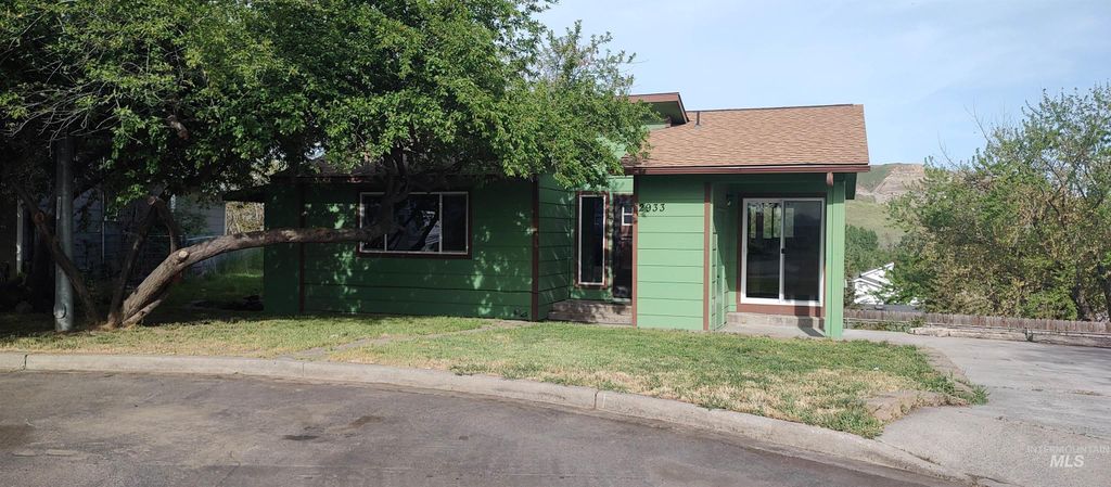 2933 Garfield Ct, Lewiston, ID 83501