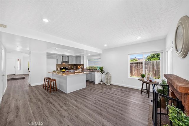 404 Continental Ct, Newbury Park, CA 91320