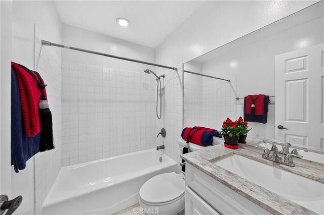 404 Continental Ct, Newbury Park, CA 91320
