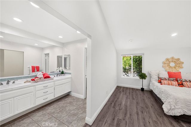 404 Continental Ct, Newbury Park, CA 91320