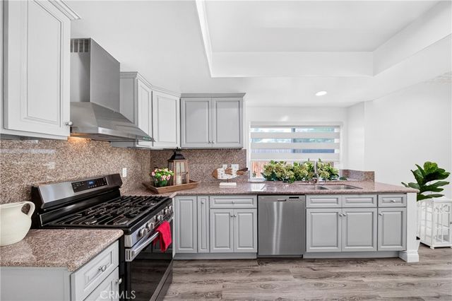 404 Continental Ct, Newbury Park, CA 91320