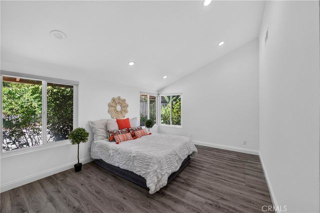 404 Continental Ct, Newbury Park, CA 91320