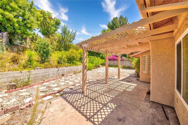 404 Continental Ct, Newbury Park, CA 91320