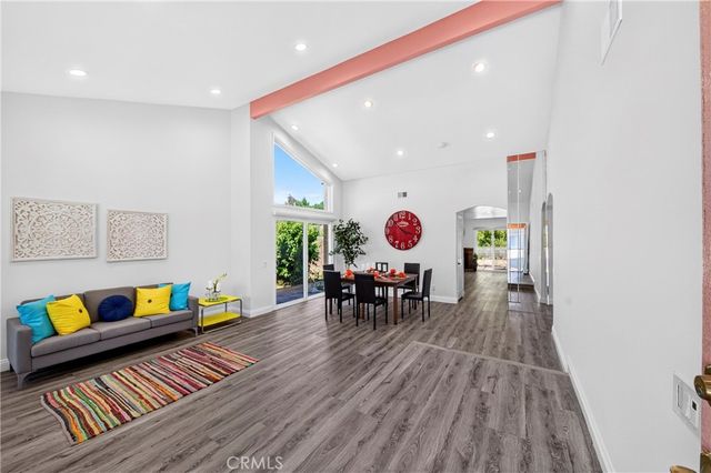 404 Continental Ct, Newbury Park, CA 91320