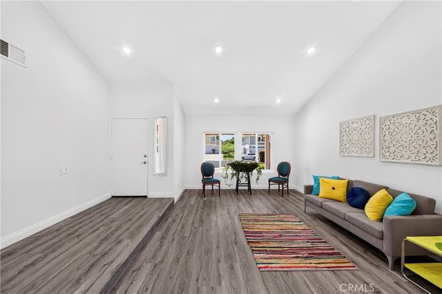 404 Continental Ct, Newbury Park, CA 91320