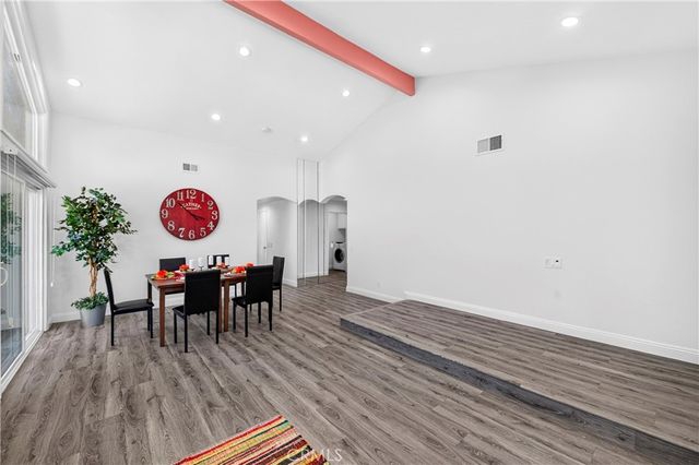 404 Continental Ct, Newbury Park, CA 91320