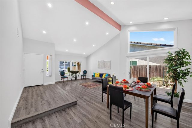 404 Continental Ct, Newbury Park, CA 91320