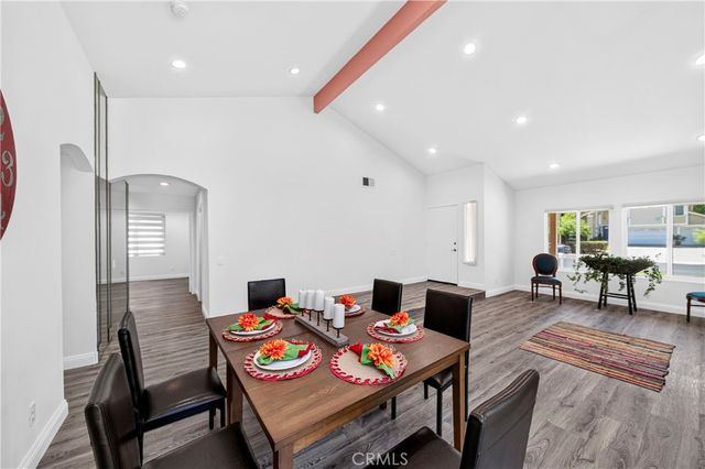 404 Continental Ct, Newbury Park, CA 91320