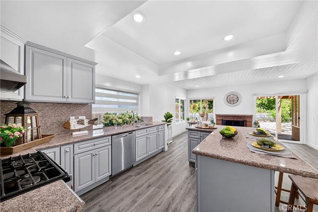 404 Continental Ct, Newbury Park, CA 91320