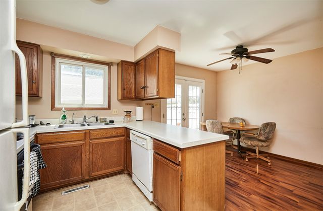 229 52nd Street, West Des Moines, IA 50265