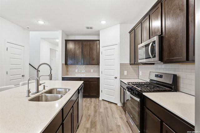 13250 Hagerd Loop, St Hedwig, TX 78152