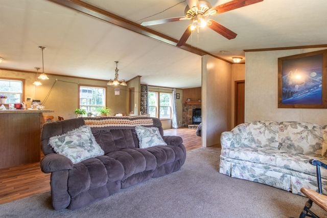 99 River Road, Irasburg, VT 05845