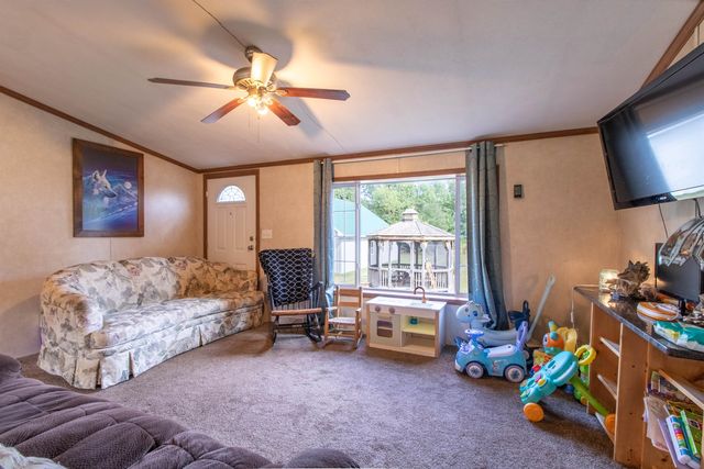 99 River Road, Irasburg, VT 05845