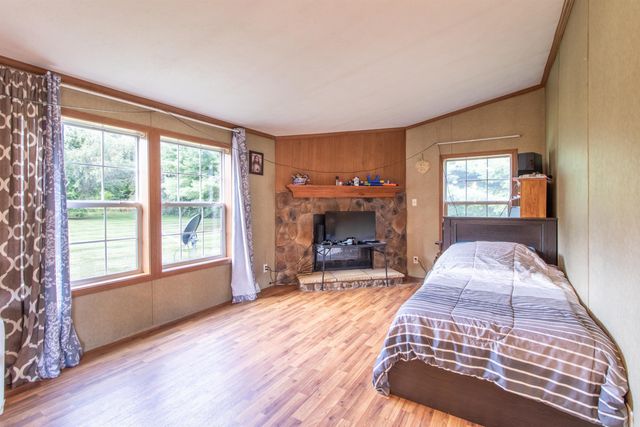 99 River Road, Irasburg, VT 05845