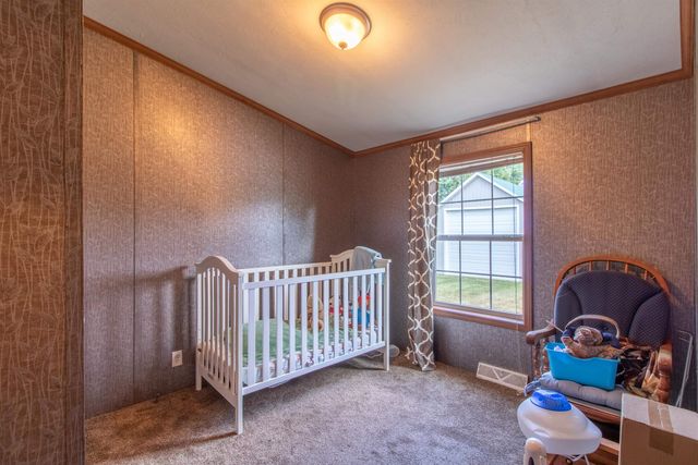 99 River Road, Irasburg, VT 05845