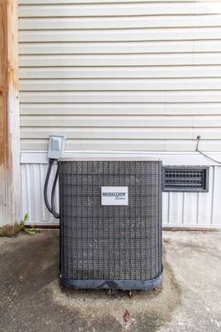 99 River Road, Irasburg, VT 05845