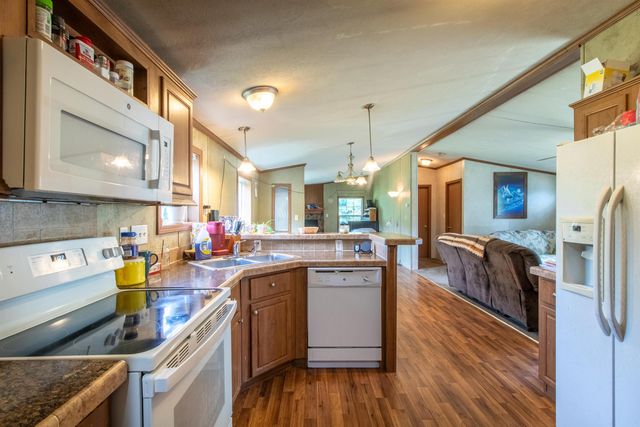 99 River Road, Irasburg, VT 05845