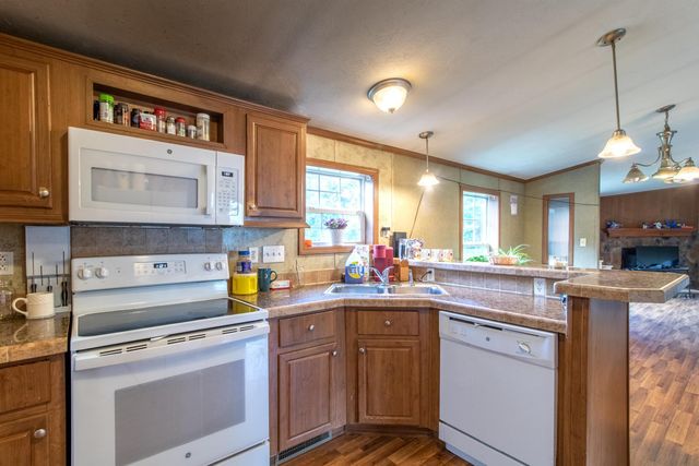 99 River Road, Irasburg, VT 05845