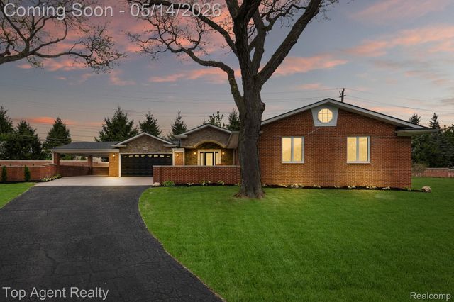 6739 White Pine Court, Bloomfield Hills, MI 48301