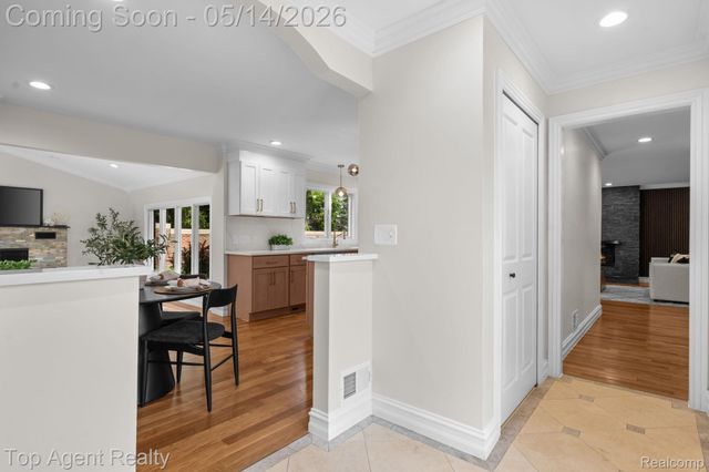 6739 White Pine Court, Bloomfield Hills, MI 48301