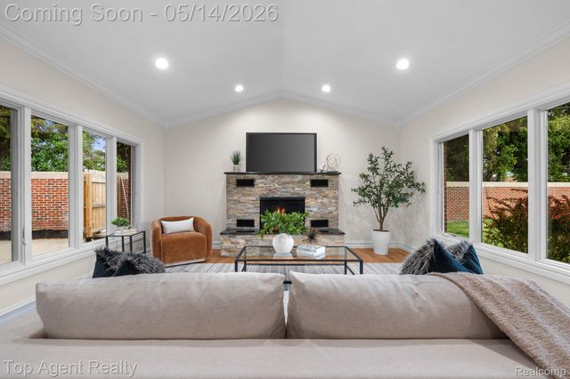 6739 White Pine Court, Bloomfield Hills, MI 48301